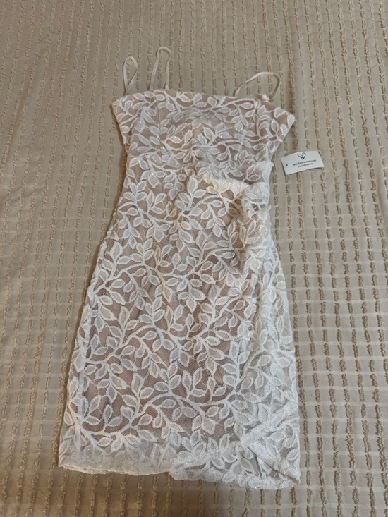 Windsor white dress ( perfect for graduation or bachelorette party) - Picture 6 of 7